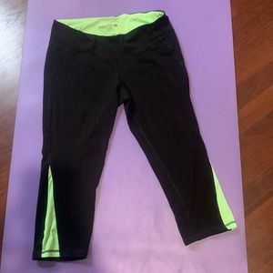 Old Navy black and green activewear capri pants.